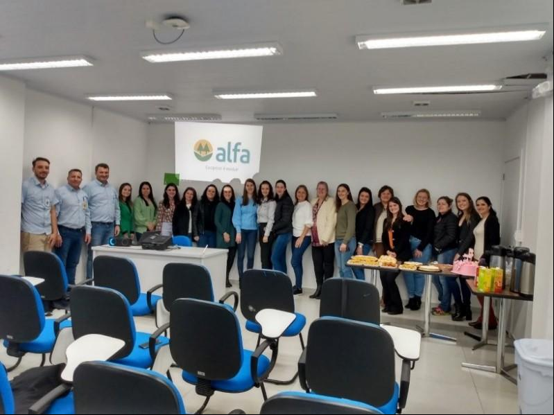 Mulheres Empreendedoras realizam visita institucional na Cooperalfa e Superalfa 