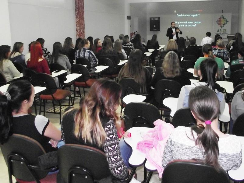 PALESTRA EM COMEMORAÇÃO AO MÊS DAS MULHERES