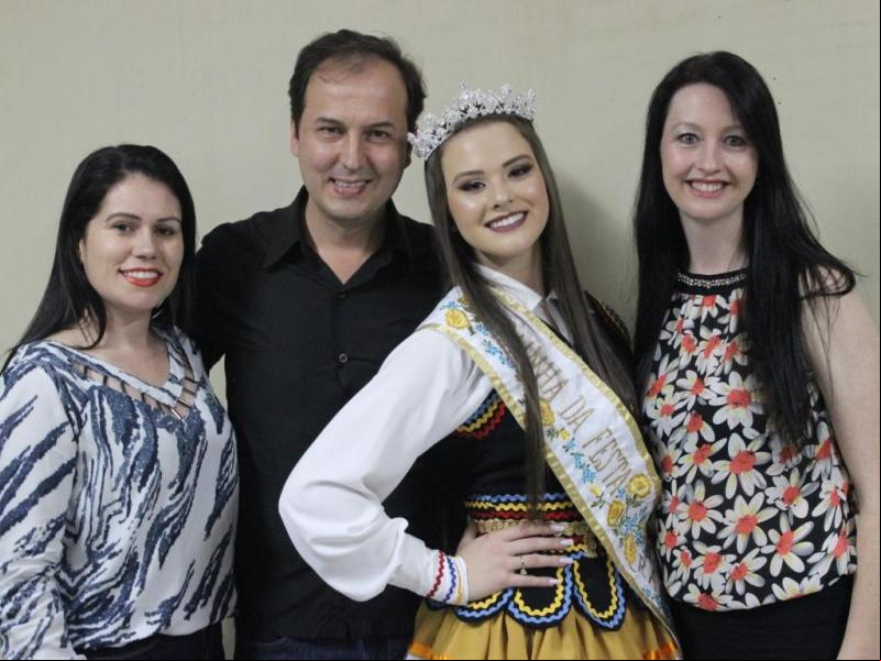Eleita como Rainha da Festa do Boi Ralado Candidata que representou a AEI e CDL 