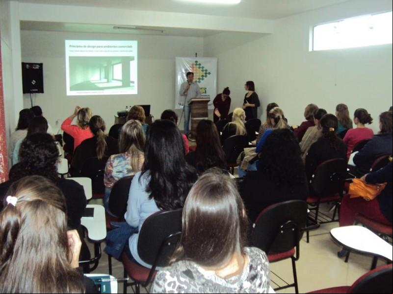 AEI em parceria com o SEBRAE promoveram gratuitamente a Clinica Tecnológica sobre Princípios de Desing