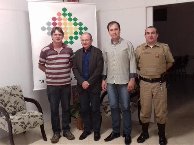 Reunião com Tenente Coronel Andrade trás esperança aos munícipes, porém, a muito a ser feito, a solução não será imediata. 